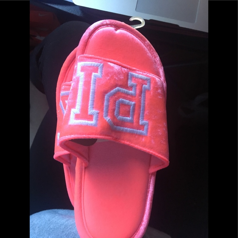 VS PINK SLIPPERS